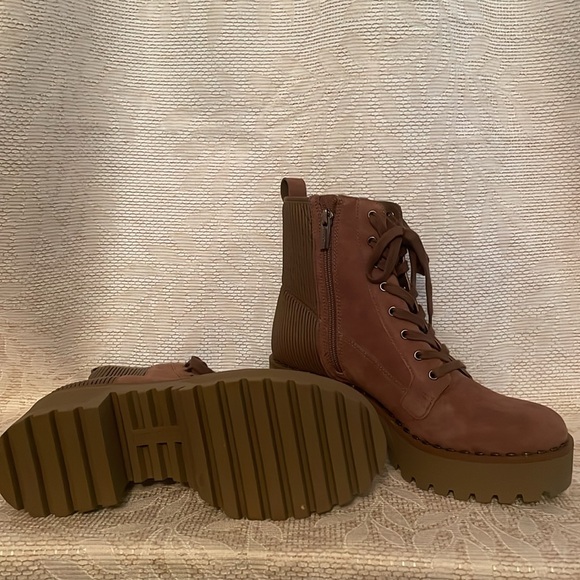 NWOT Vince Camuto Tan Bootie size 7.5 - Picture 2 of 9